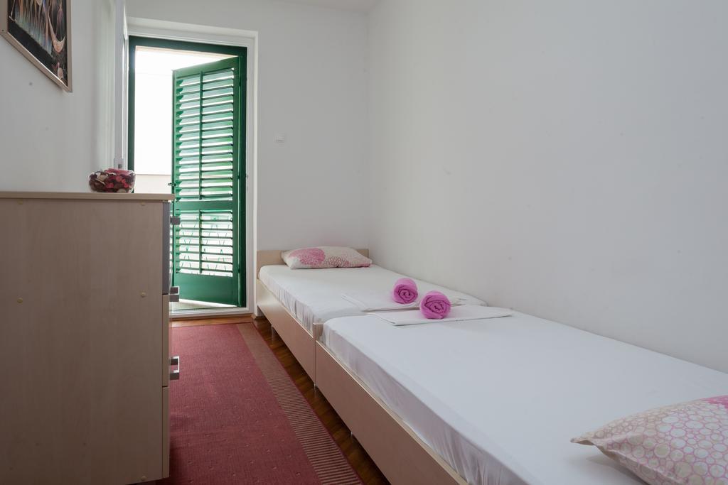 Apartment Nevia Makarska Room photo